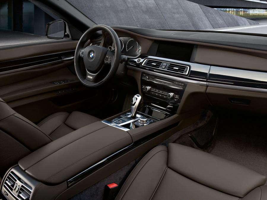  BMW 7-Series Individual 2009 года  (фото 10 из 13)